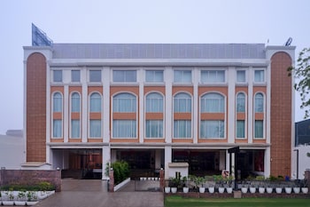 skywings sarovar portico mathura