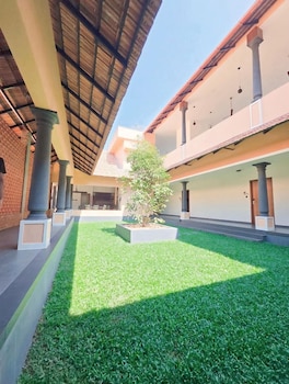vaigayi ayurvedic resort