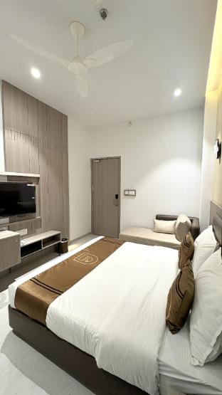 hotel unicorn althan surat
