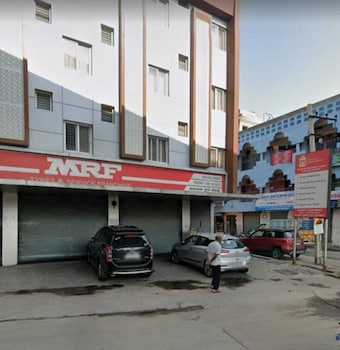 hotel chakrie residency new
