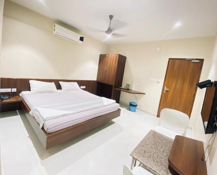 hotel chakrie residency new
