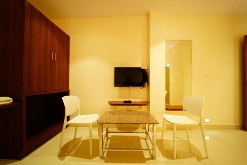 hotel chakrie residency new