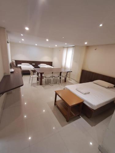 hotel chakrie residency new