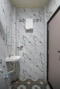 hotel zane aura