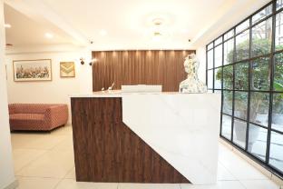 hotel flamount hitech city