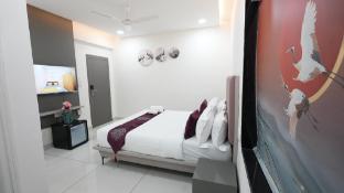 hotel flamount hitech city