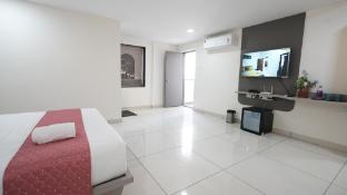 hotel flamount hitech city