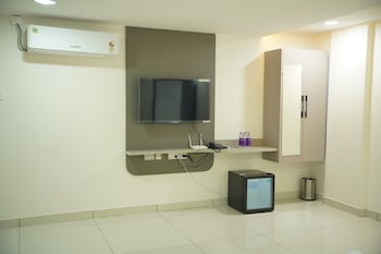 hotel flamount hitech city