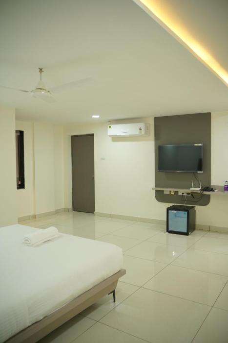 hotel flamount hitech city