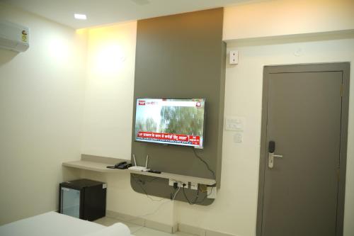 hotel flamount hitech city