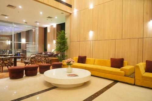 hoxton hotels and resorts