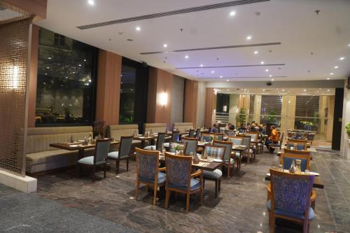 hoxton hotels and resorts
