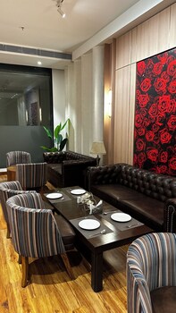 hoxton hotels and resorts