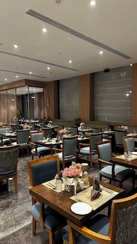 hoxton hotels and resorts