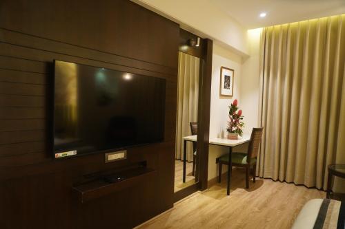 hoxton hotels and resorts