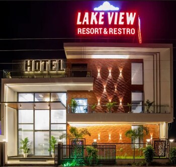 hotel lakeview resort and restro indor