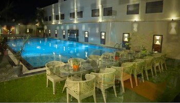 Hotel Lakeview Resort & Restro Indor,,2 star