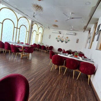 hotel lakeview resort and restro indor