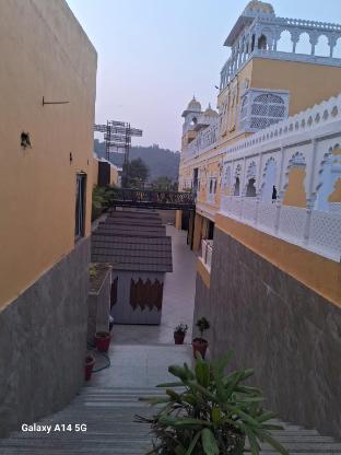 Shree Kathiyawadi Hotel,,3 star