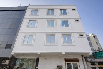 hotel s r stay near igi delhi airport