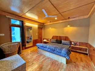 brow dipper house by humming woods
