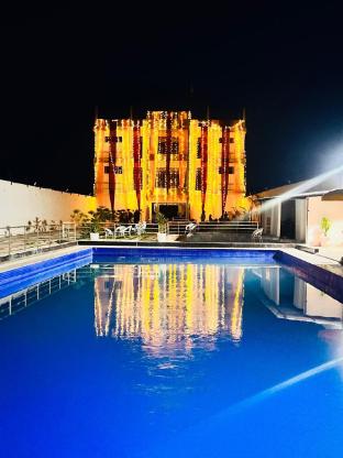 the golden nacre palace