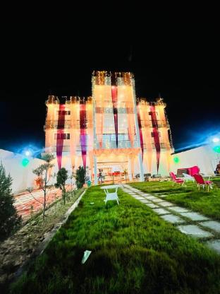 the golden nacre palace