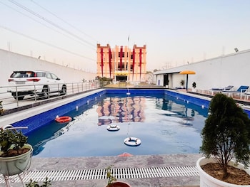 The Golden Nacre Palace,,3 star