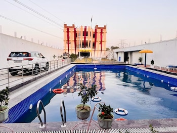 The Golden Nacre Palace,,3 star