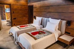 hotel emerald suites at airport