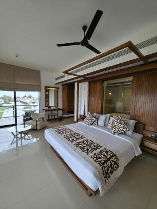 hotel emerald suites at airport