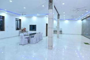 hotel raj palace and restaurant