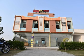 hotel raj palace and restaurant