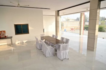 hotel raj palace and restaurant