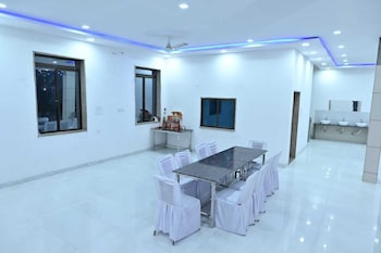 hotel raj palace and restaurant