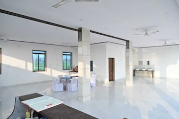 hotel raj palace and restaurant