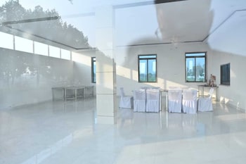 hotel raj palace and restaurant