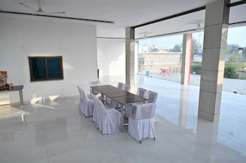 hotel raj palace and restaurant