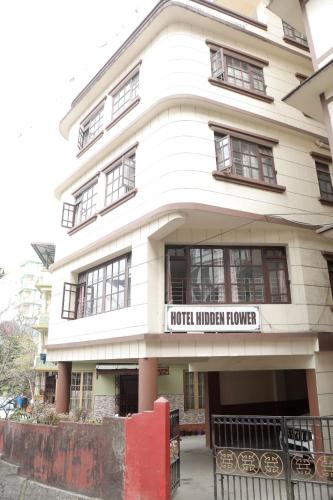 os hotel hidden flower