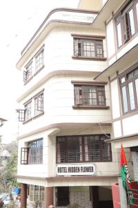 os hotel hidden flower