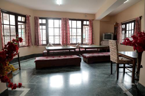 os hotel hidden flower