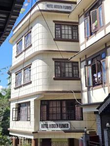 os hotel hidden flower