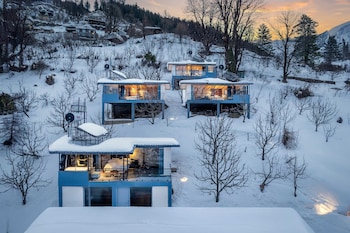 echor himalayan sky cabins sethan manali