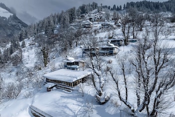 echor himalayan sky cabins sethan manali