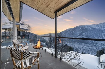 echor himalayan sky cabins sethan manali