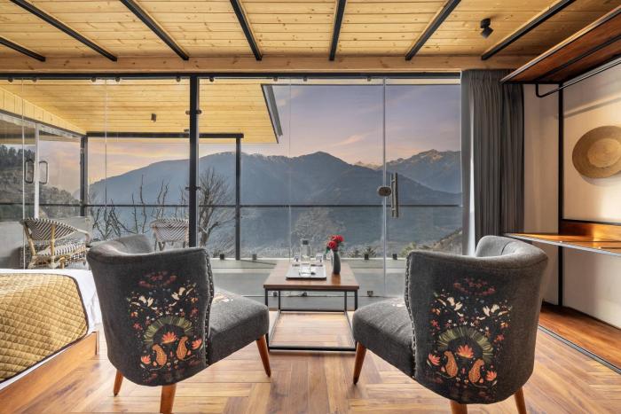 echor himalayan sky cabins sethan manali