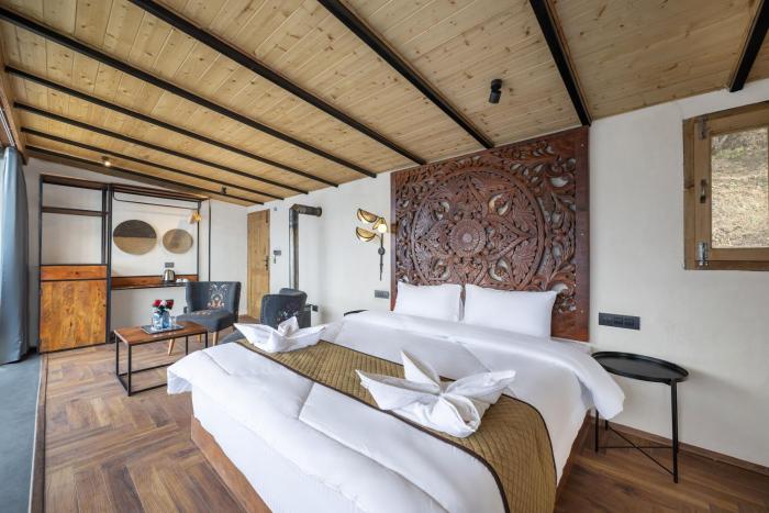 echor himalayan sky cabins sethan manali