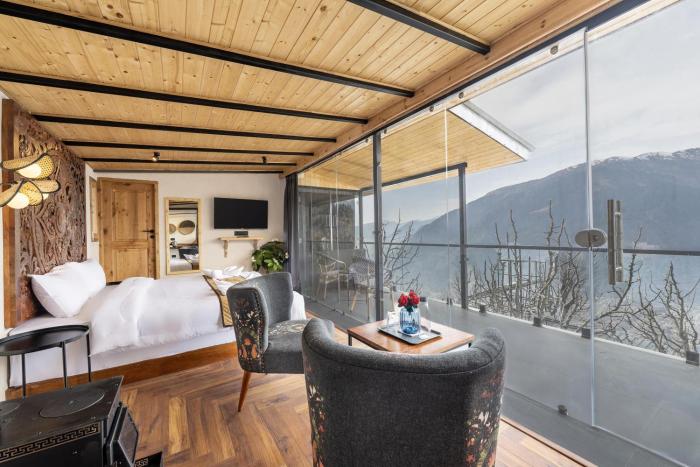 echor himalayan sky cabins sethan manali