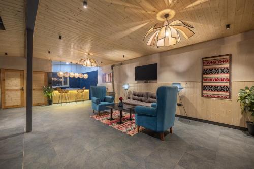 echor himalayan sky cabins sethan manali