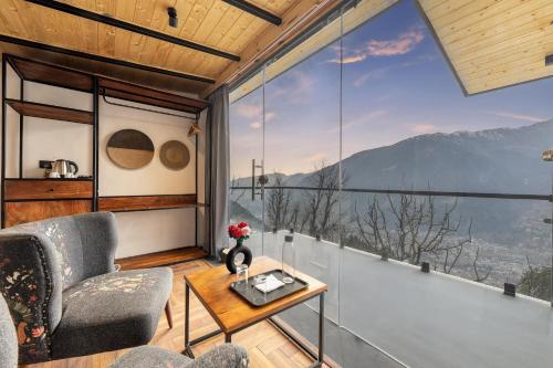 echor himalayan sky cabins sethan manali